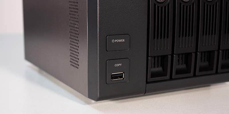 USB Frontal y botón de power QNAP_TS-469 Pro