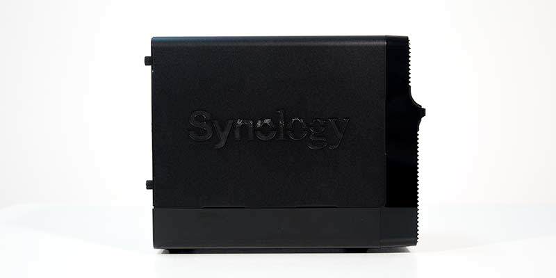 Review Synology DS414j Lateral