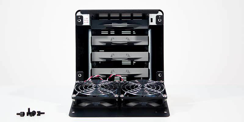 Review Synology DS414j Interior 