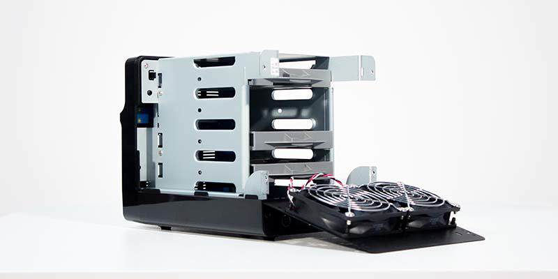 Review Synology DS414j Interior Carcasa 