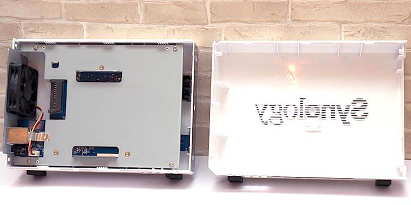 Synology DS115j interior