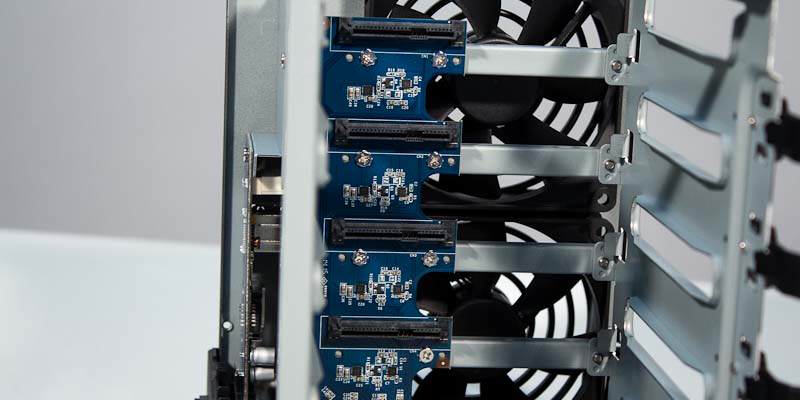Synology DS415play interior 05