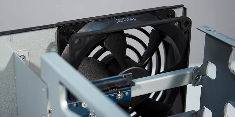 Synology DS415play interior 06