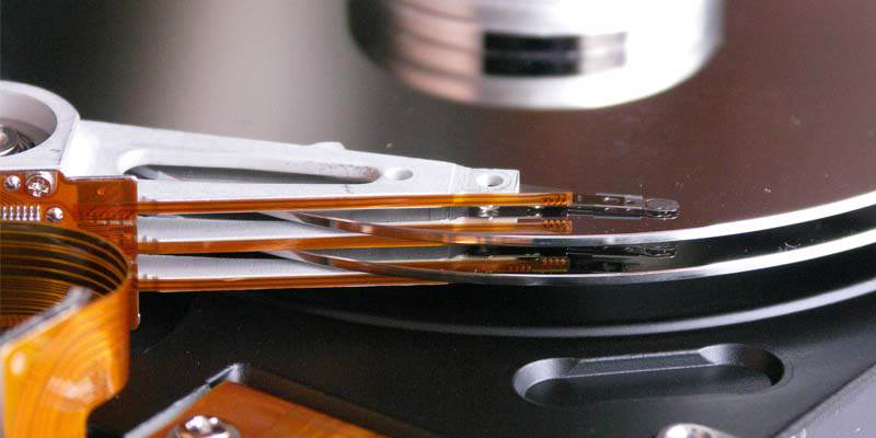 platos y cabezales de un disco duro platos y cabezales de un disco duro