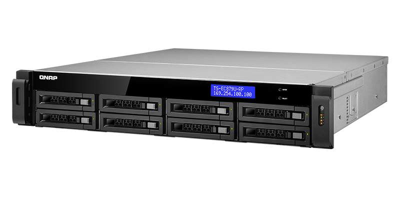 Vista frontal con angulo de 45 grados del QNAP TS-879uRP