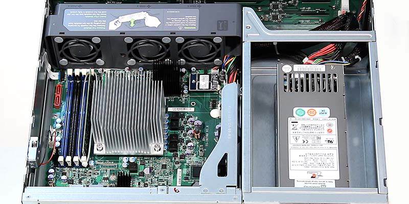Review QNAP TS-879u-RP.Imagen fija043