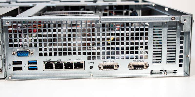 Review Synology RS3614xs+06