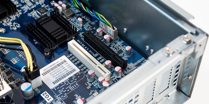 Review Synology RS3614xs+09