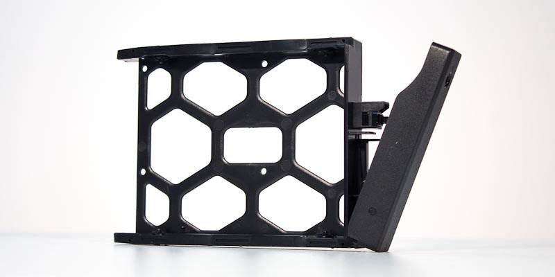 Synology DS1815+_16