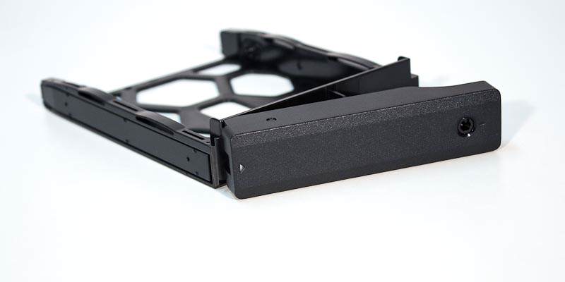 Synology DS1815+_17