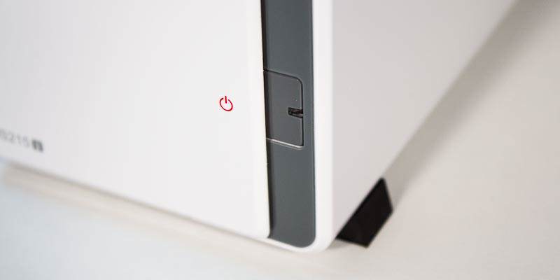Synology DS215j Botón de encendido