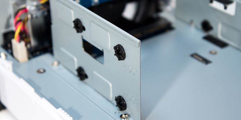 interior servidor Synology DS215j