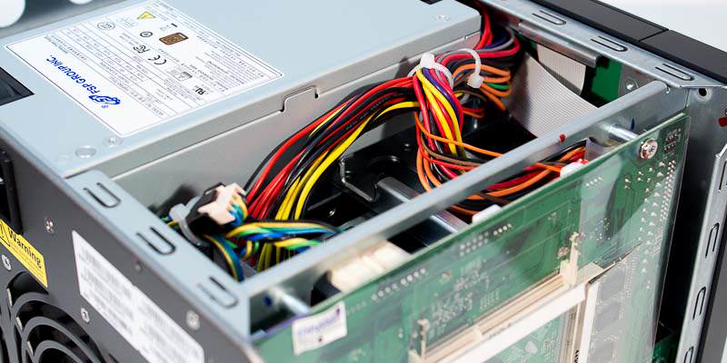 QNAP TS-853 Pro interior cables