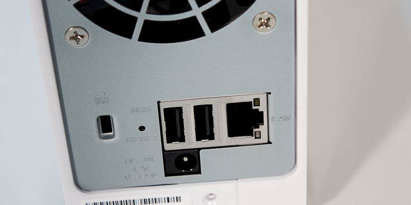 Conexiones del servidor de almacenamiento Synology DS115j 05