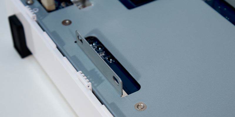 Zócalo para disco duro Synology DS115j 09