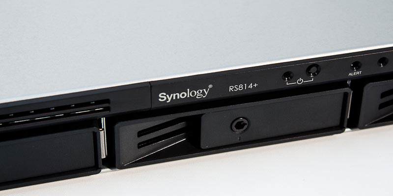 Synology RS814+ detalle del frontal