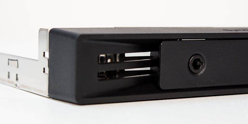 Synology RS814+ Bandeja detalle