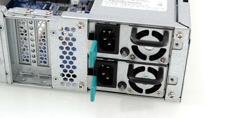 Review QNAP TVS-1271U-RP.Imagen fija044 copy