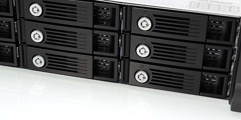 Review QNAP TVS-1271U-RP.Imagen fija047 copy
