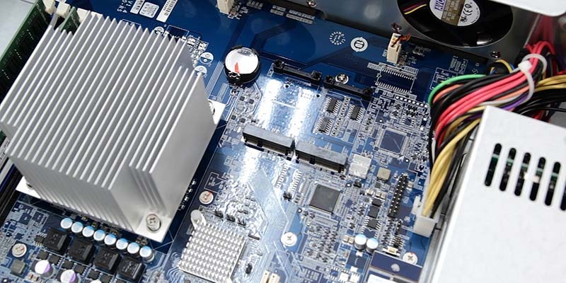 Review QNAP TVS-1271U-RP.Imagen fija050 copy