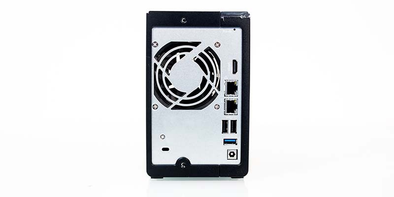parte trasera QNAP TS-251+