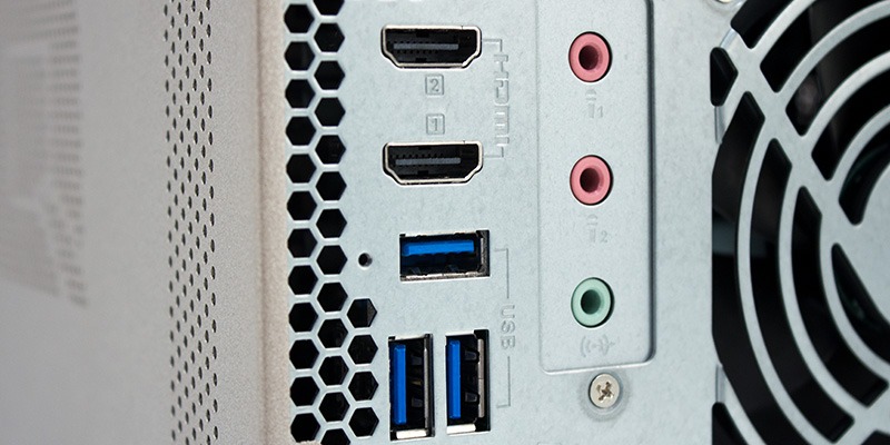 conexiones gama QNAP TVS-X73 