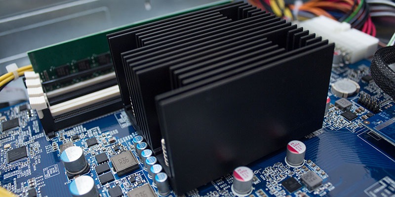 Synology RS4017xs+ interior