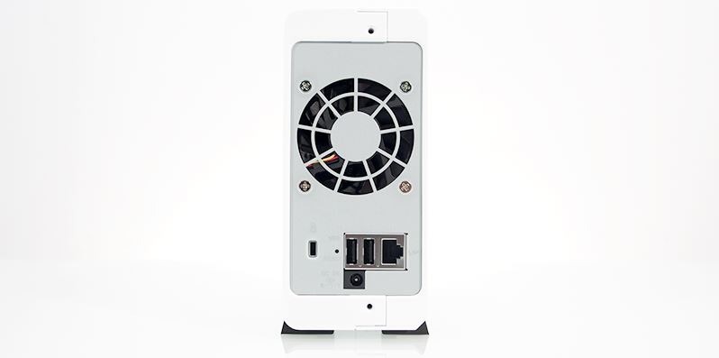 ds120j Synology parte trasera
