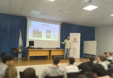 Damos una charla sobre ciberseguridad en la empresa para futuros profesionales